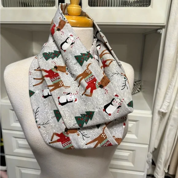 Fun Holiday Circular scarf - Picture 1 of 2